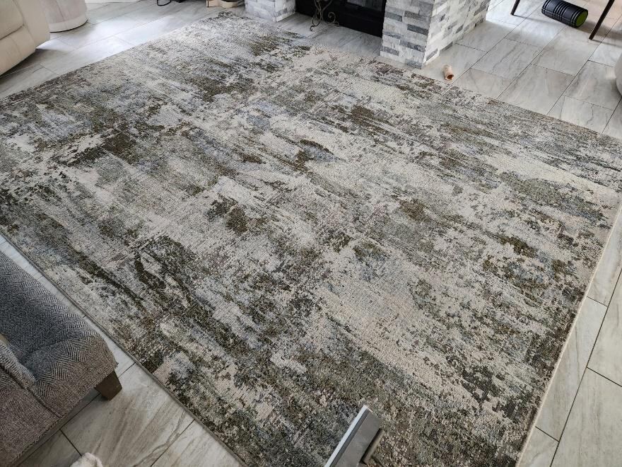 A grey woolen carpet that needs to be cleaned