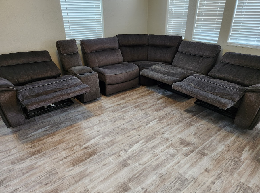 House cleaned by vinyl floor cleaning service. 